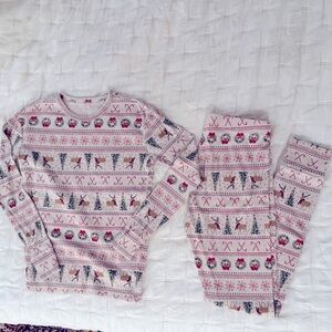 Used Gap Kids organic cotton print pj set. Christmas pajamas